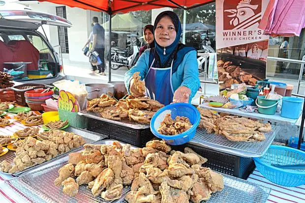 shariza-winners-fried-chicken-jelapang-night-market-perak