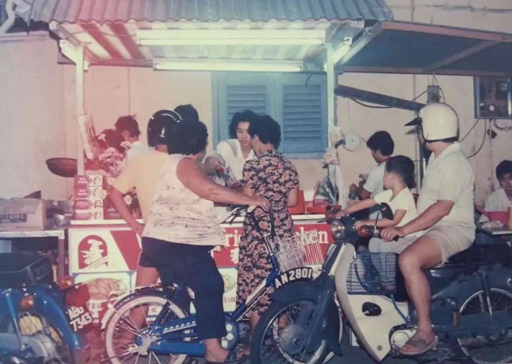 winners-fried-chicken-stall-late-80